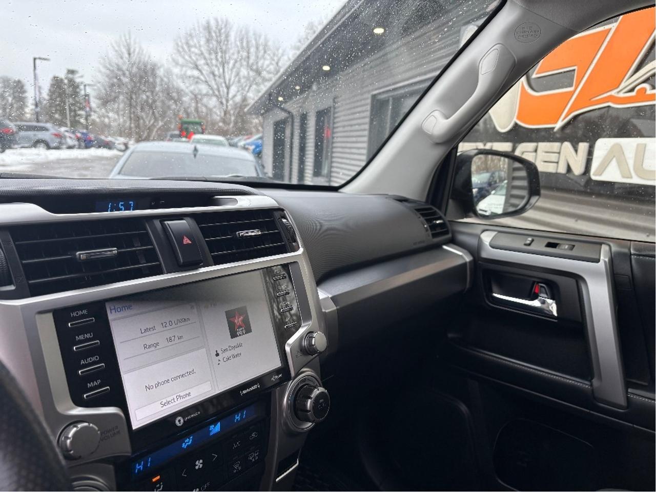 2023 Toyota 4Runner SR5 7 PASS LEATHER ROOF ONE OWNER CLEAN Photo