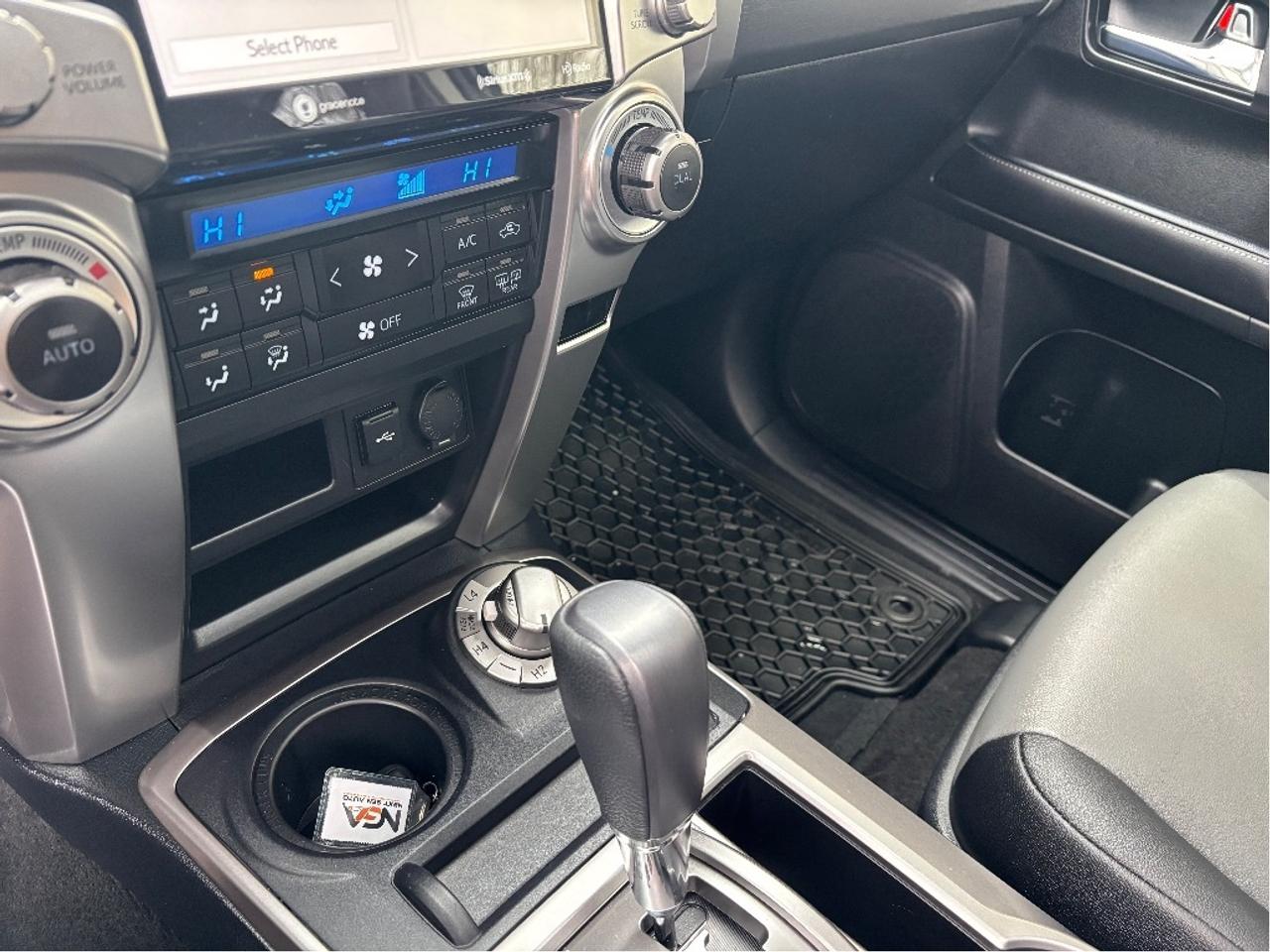 2023 Toyota 4Runner SR5 7 PASS LEATHER ROOF ONE OWNER CLEAN Photo