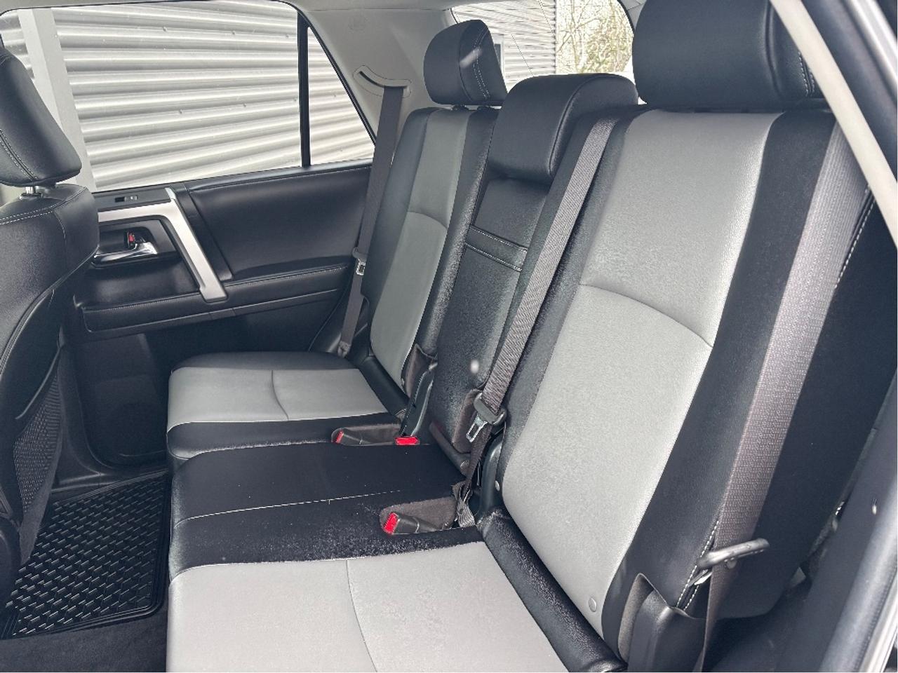 2023 Toyota 4Runner SR5 7 PASS LEATHER ROOF ONE OWNER CLEAN Photo