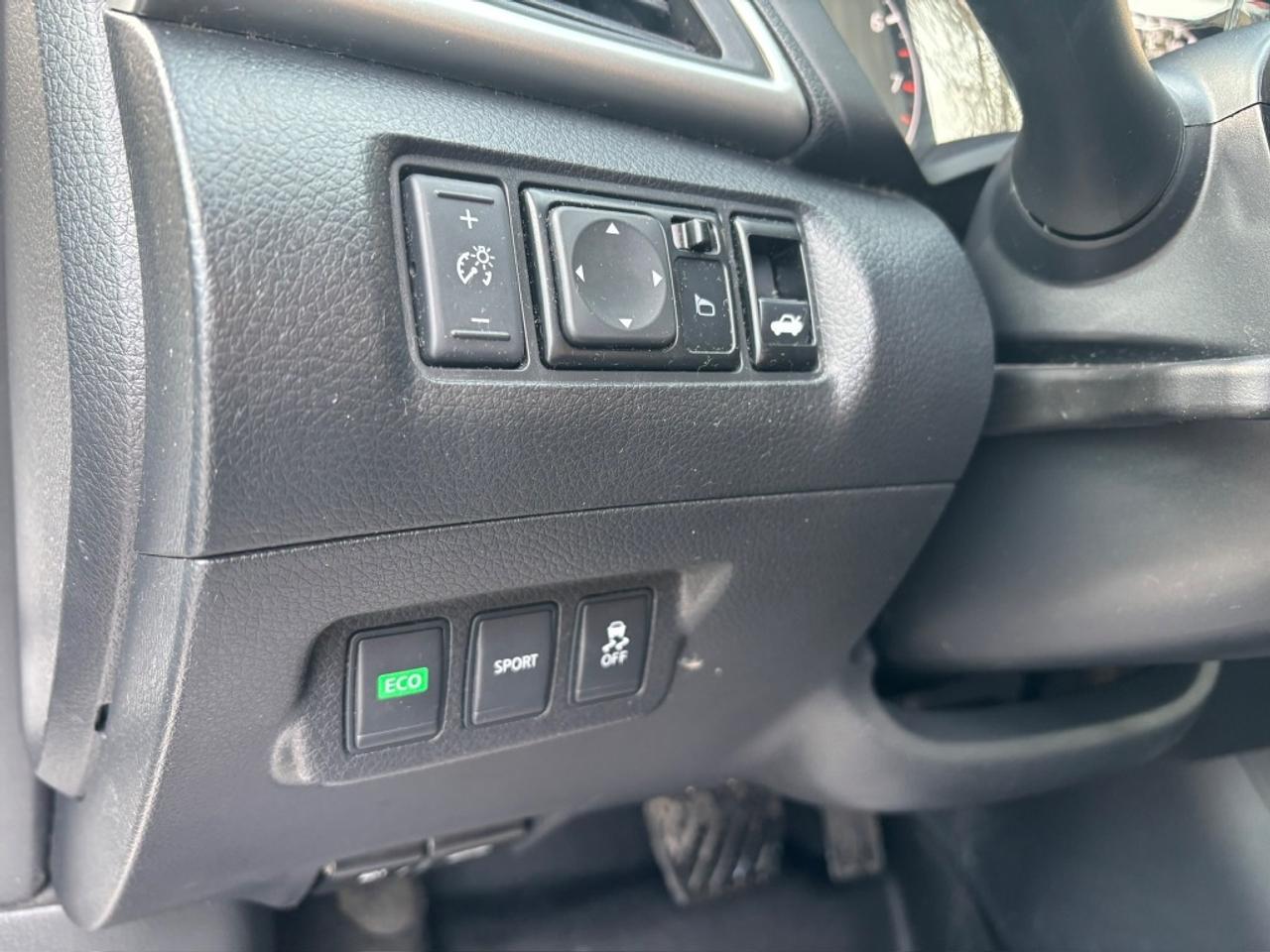 2016 Nissan Sentra 1.8 S CLEAN CARFAX Photo