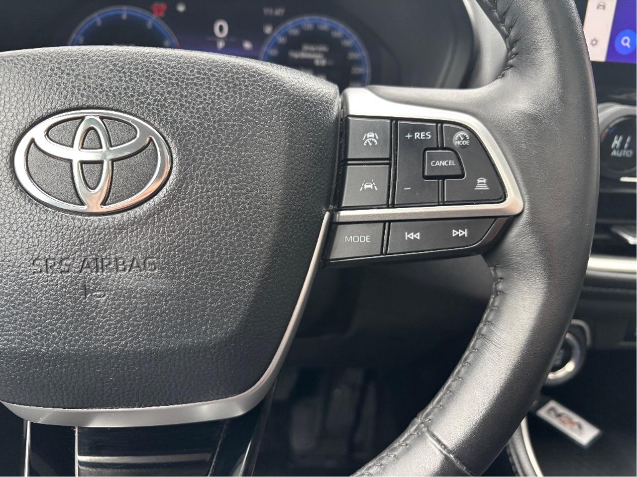 2024 Toyota Grand Highlander Limited AWD 7 PASS LEATHER NAV PANO ROOF Photo