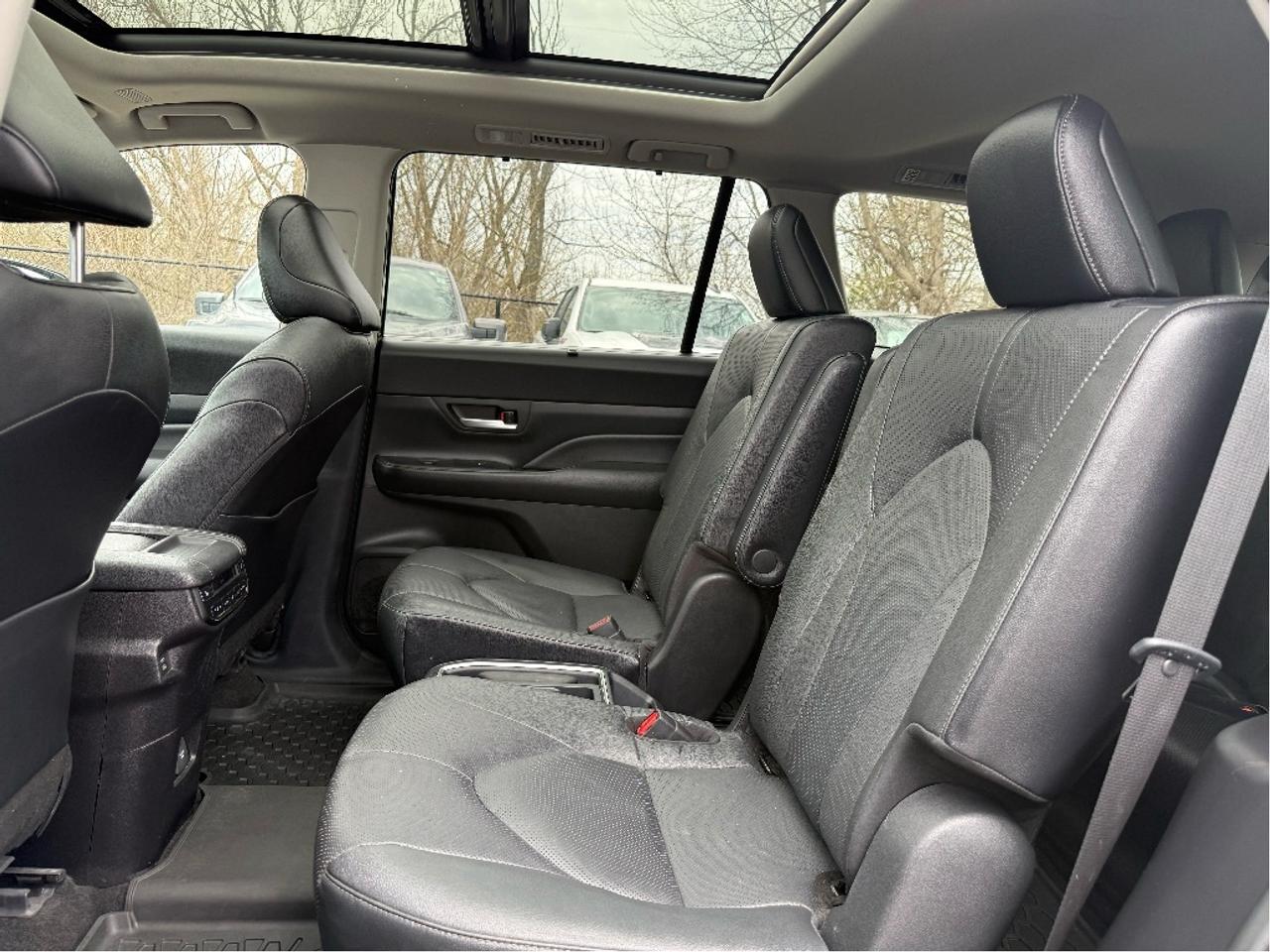 2024 Toyota Grand Highlander Limited AWD 7 PASS LEATHER NAV PANO ROOF Photo