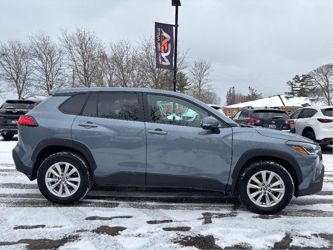 2024 Toyota Corolla Cross LE HEATED STEERING REMOTE STARTER CLEAN CARF Photo