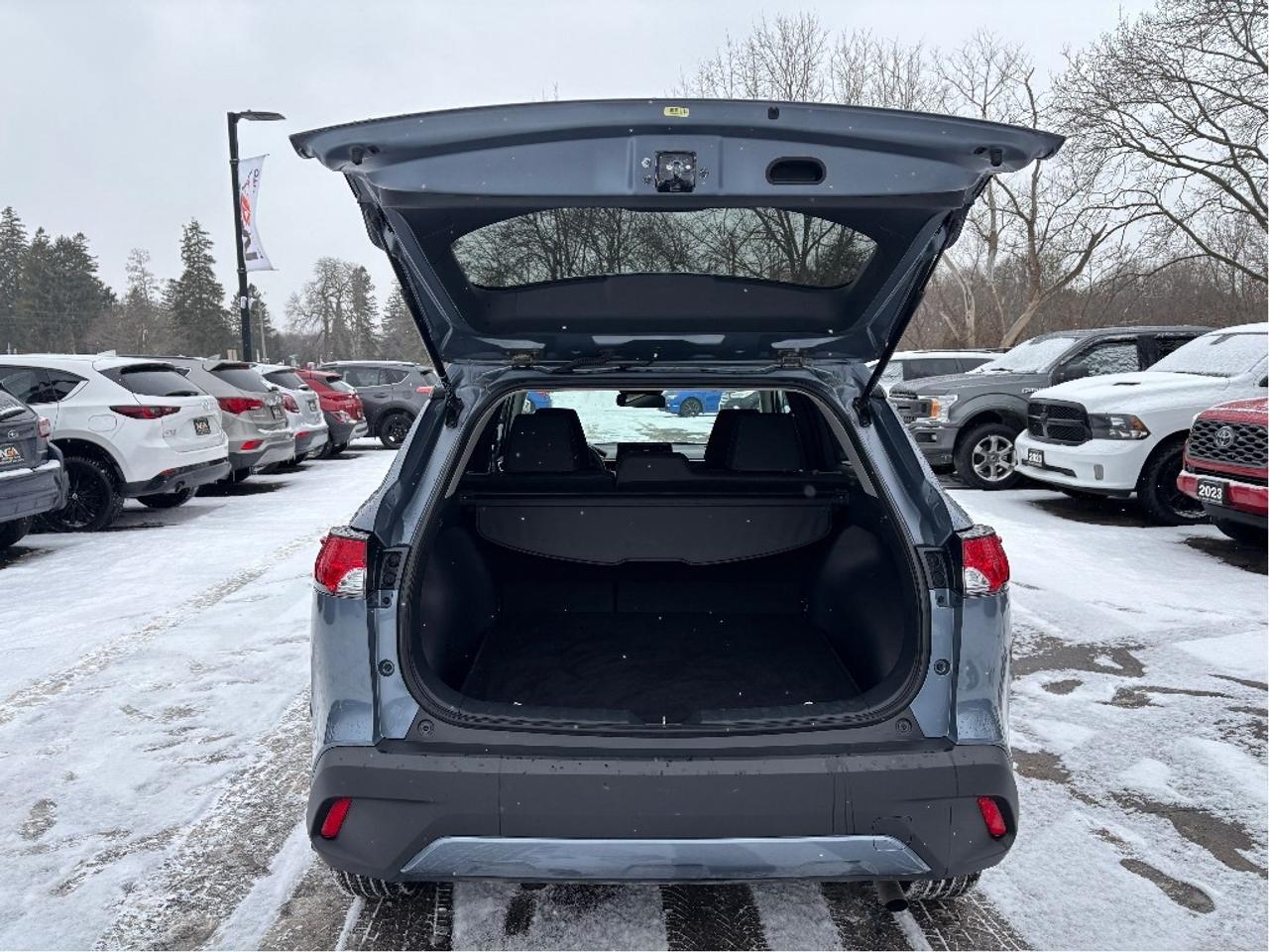 2024 Toyota Corolla Cross LE HEATED STEERING REMOTE STARTER CLEAN CARF Photo