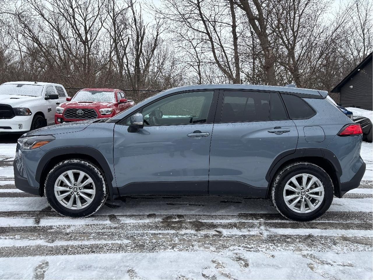 2024 Toyota Corolla Cross LE HEATED STEERING REMOTE STARTER CLEAN CARF Photo