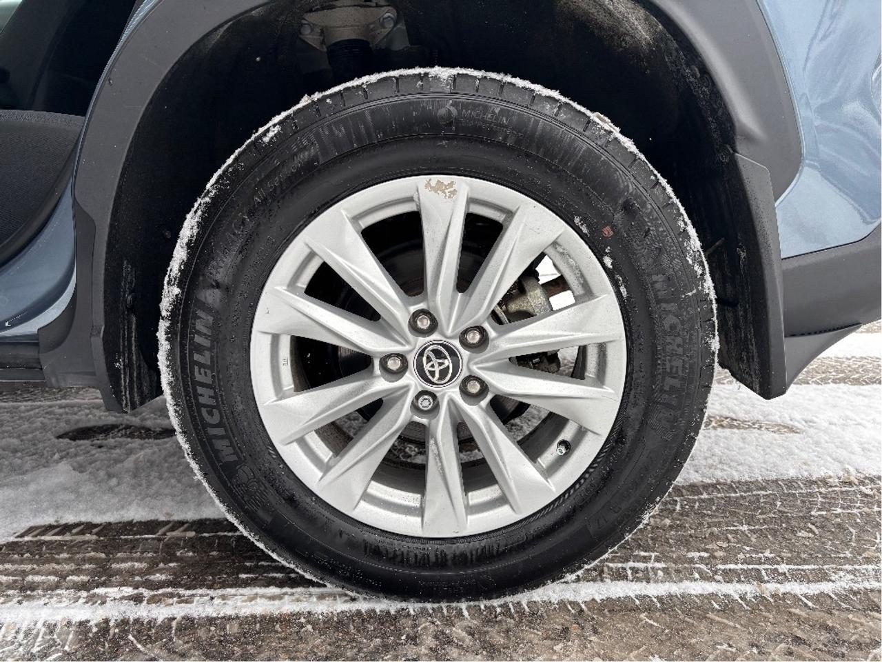 2024 Toyota Corolla Cross LE HEATED STEERING REMOTE STARTER CLEAN CARF Photo