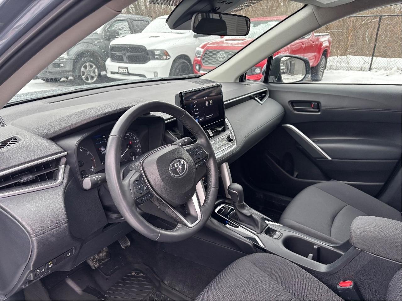 2024 Toyota Corolla Cross LE HEATED STEERING REMOTE STARTER CLEAN CARF Photo