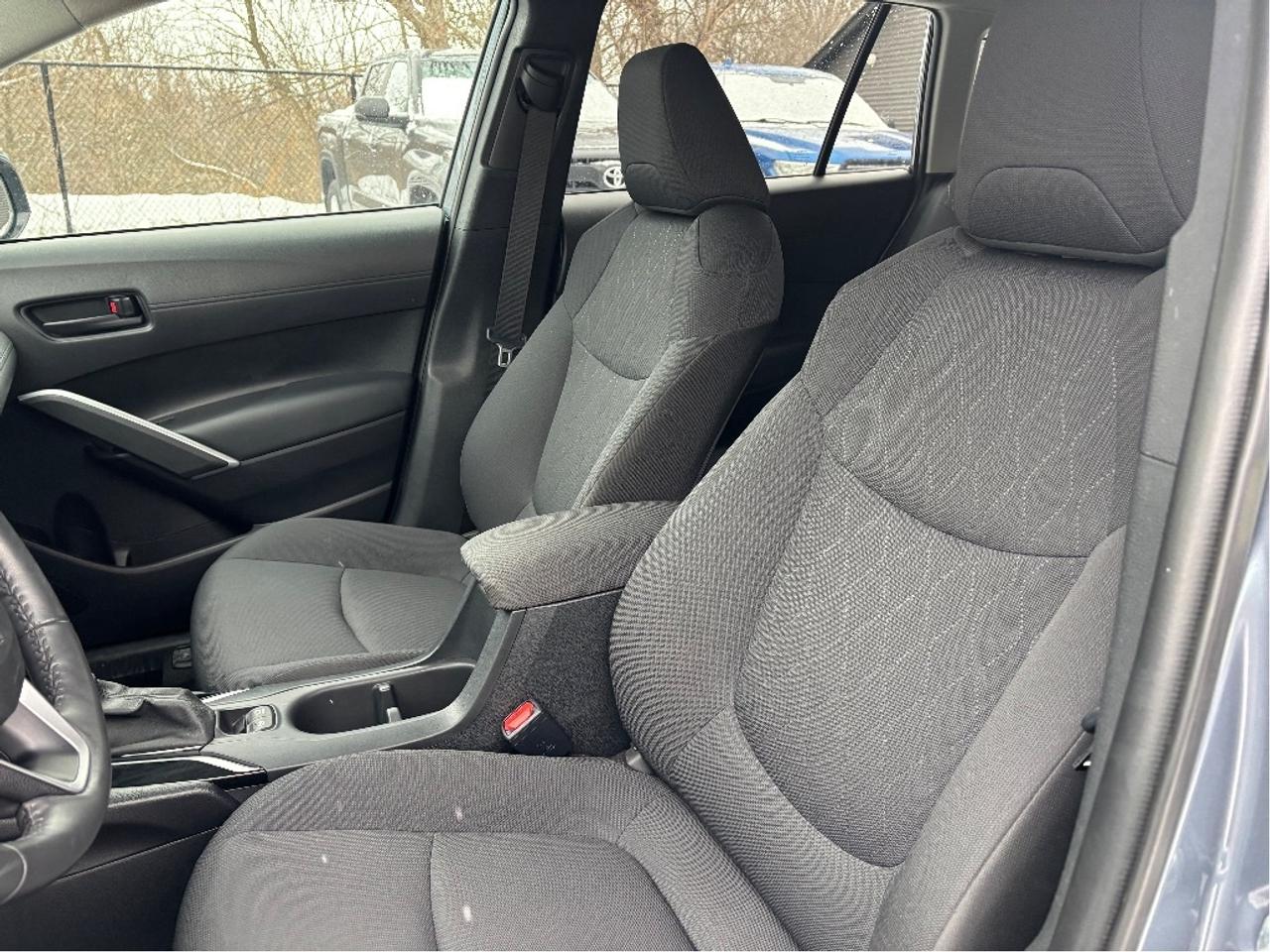 2024 Toyota Corolla Cross LE HEATED STEERING REMOTE STARTER CLEAN CARF Photo