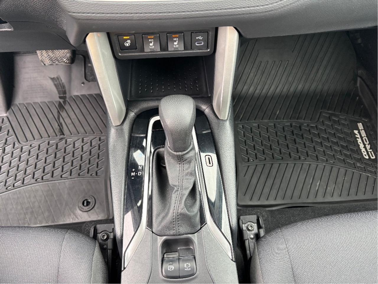 2024 Toyota Corolla Cross LE HEATED STEERING REMOTE STARTER CLEAN CARF Photo