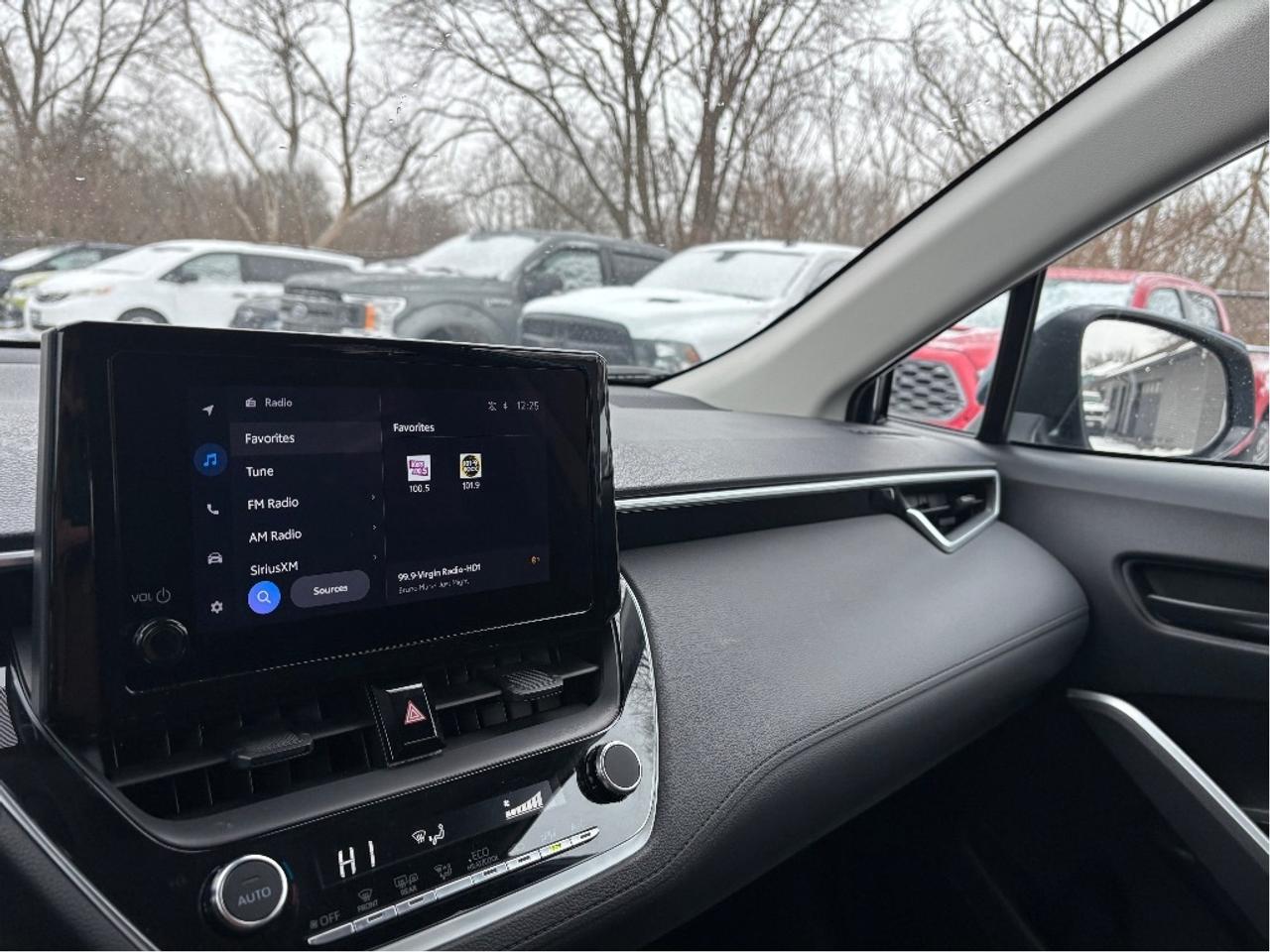 2024 Toyota Corolla Cross LE HEATED STEERING REMOTE STARTER CLEAN CARF Photo