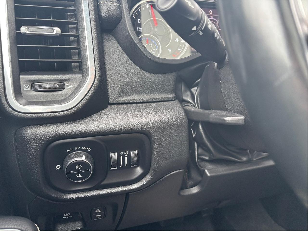 2022 RAM 1500 Laramie LEATHER 12 SCREEN NAV PANO ROOF Photo