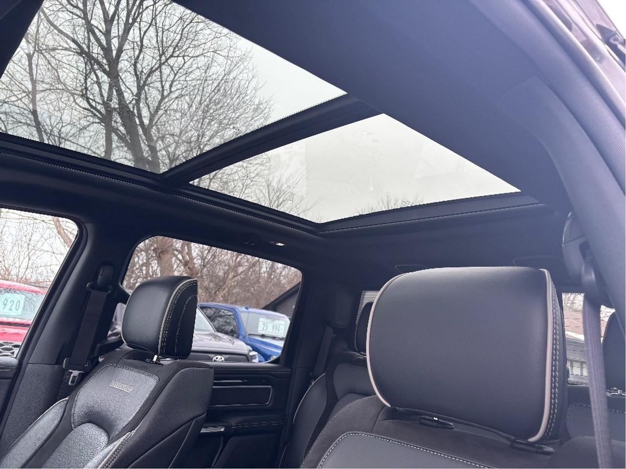 2022 RAM 1500 Laramie LEATHER 12 SCREEN NAV PANO ROOF Photo