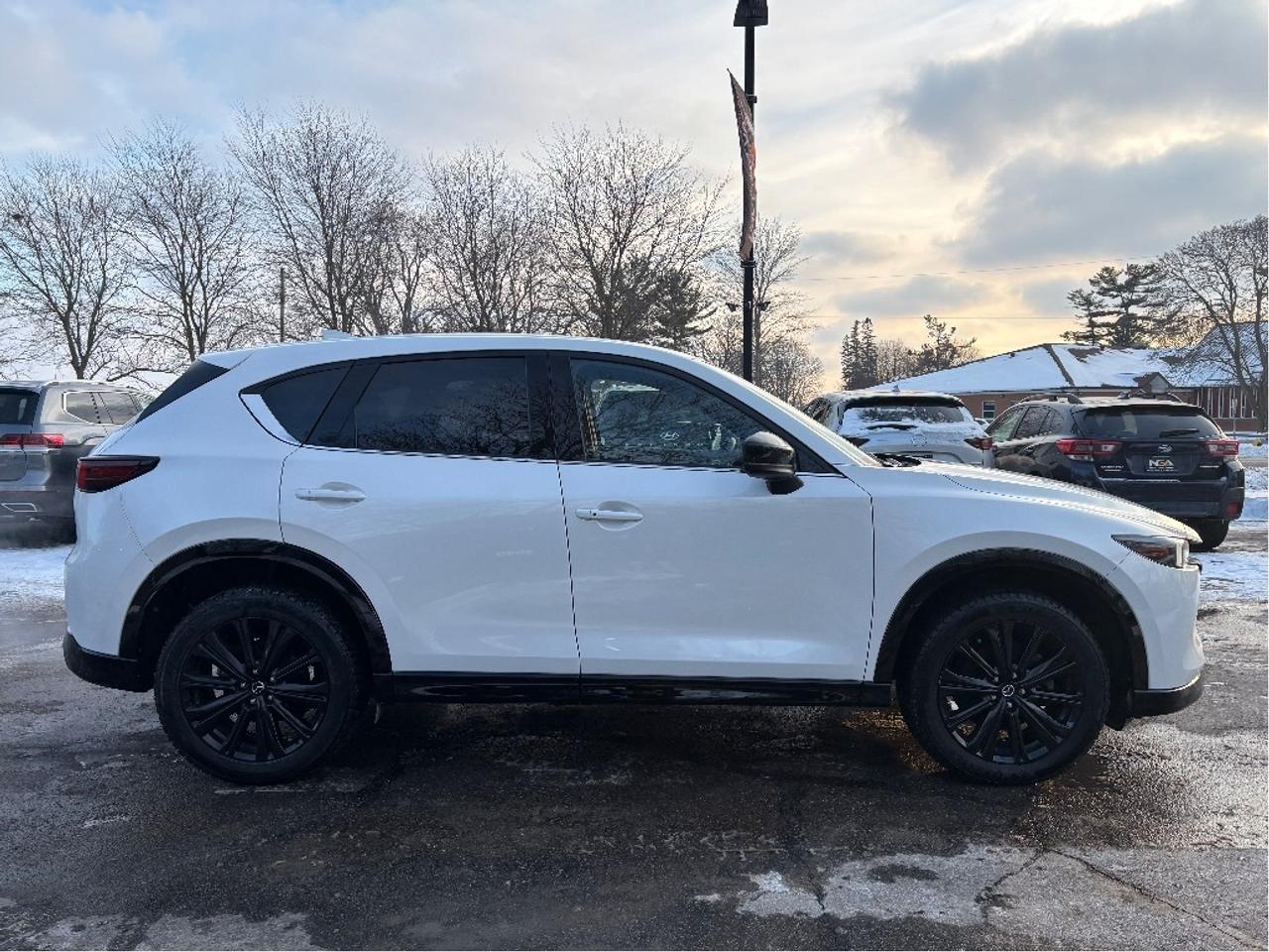 2023 Mazda CX-5 Sport LEATHER ROOF NAV CLEAN CARFAX Photo4