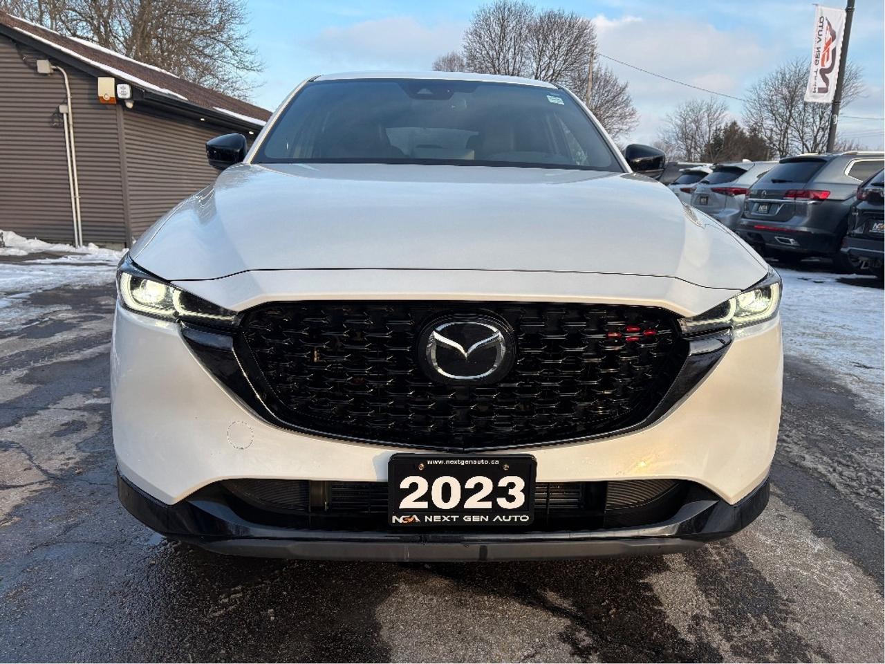 2023 Mazda CX-5 Sport LEATHER ROOF NAV CLEAN CARFAX Photo2