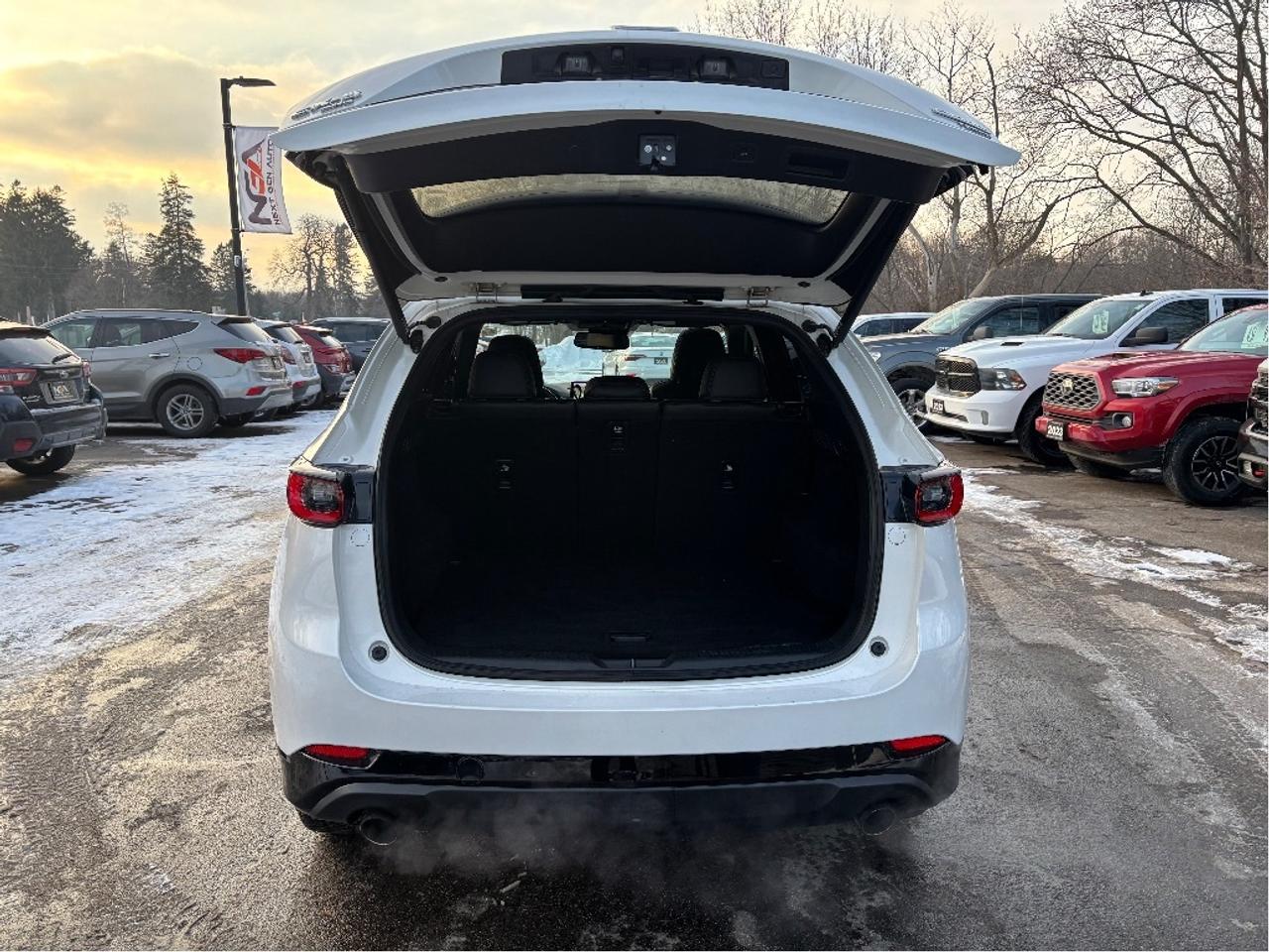 2023 Mazda CX-5 Sport LEATHER ROOF NAV CLEAN CARFAX Photo