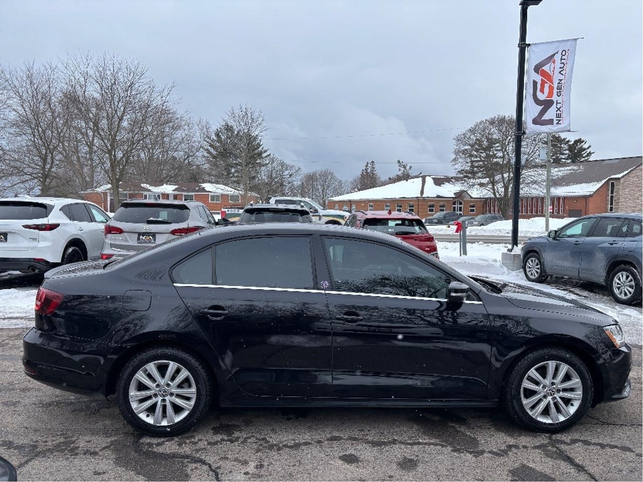 2017 Volkswagen Jetta Wolfsburg POWER HEATED SEATS ROOF CLEAN CARF Photo4