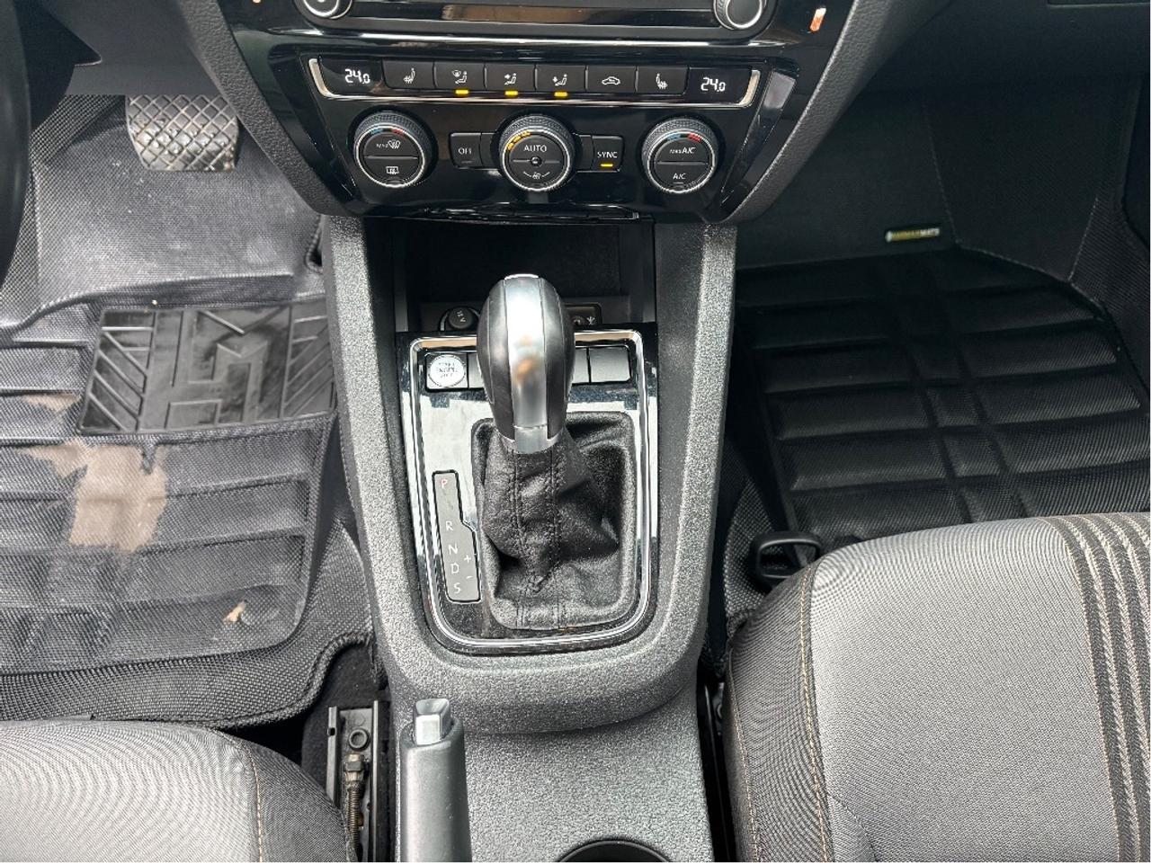 2017 Volkswagen Jetta Wolfsburg POWER HEATED SEATS ROOF CLEAN CARF Photo