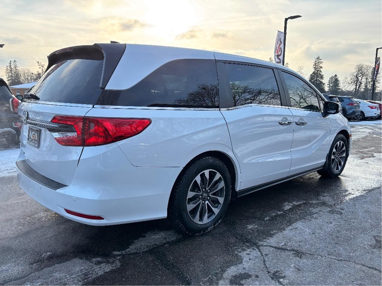 2023 Honda Odyssey EX-L 8 PASS LEATHER MEMORY SEATS ROOF ON Photo