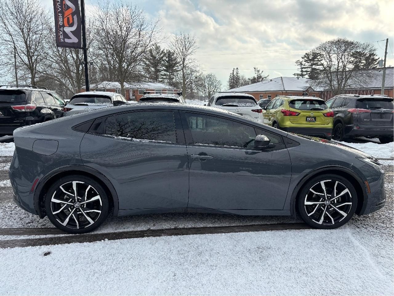 2024 Toyota Prius Prime XSE Premium LEATHER PANO ROOF ONE OWNER CL Photo4