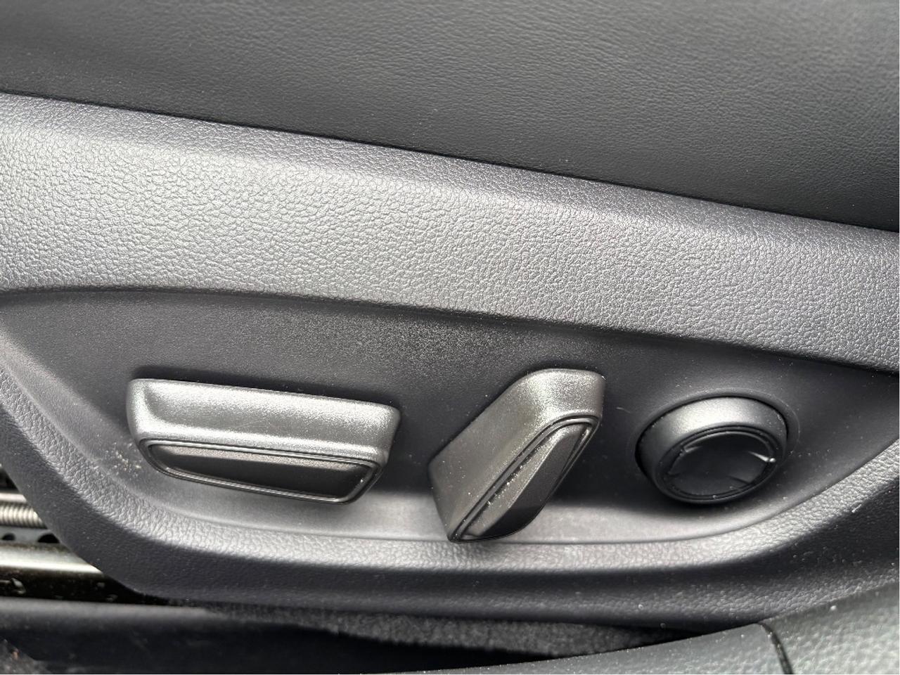 2024 Toyota Prius Prime XSE Premium LEATHER PANO ROOF ONE OWNER CL Photo