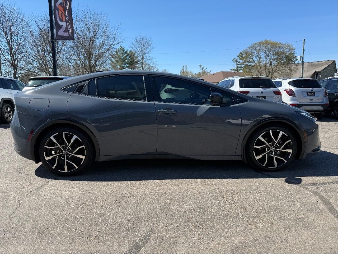 2024 Toyota Prius Prime XSE Premium LEATHER PANO ROOF ONE OWNER CLEAN Photo