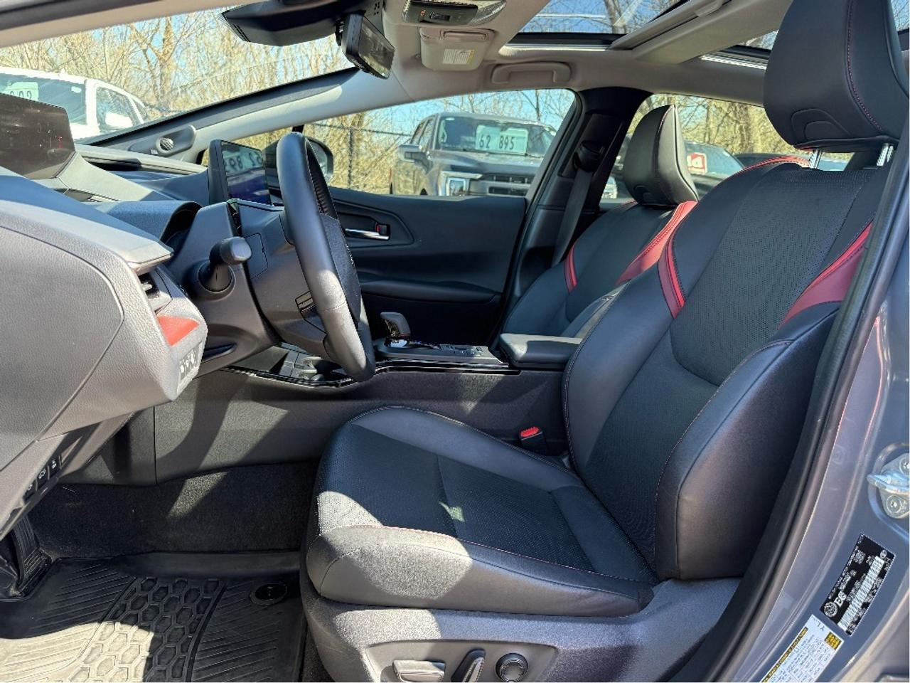 2024 Toyota Prius Prime XSE Premium LEATHER PANO ROOF ONE OWNER CLEAN Photo