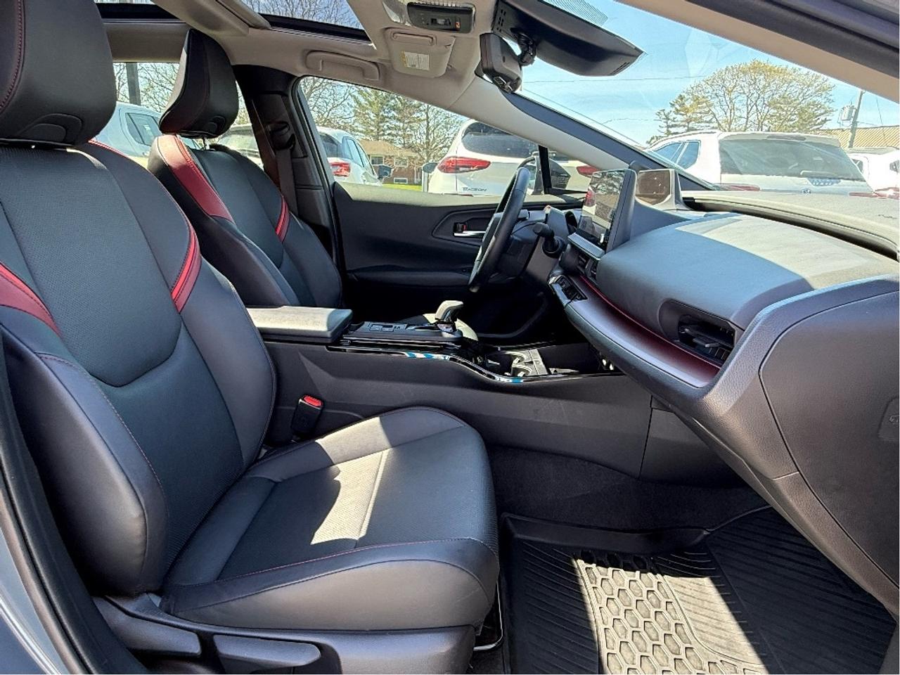 2024 Toyota Prius Prime XSE Premium LEATHER PANO ROOF ONE OWNER CLEAN Photo