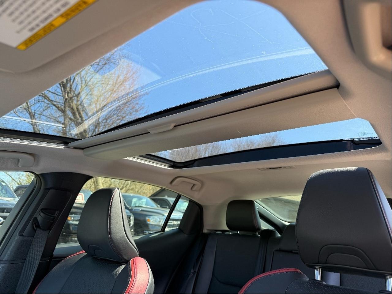 2024 Toyota Prius Prime XSE Premium LEATHER PANO ROOF ONE OWNER CLEAN Photo