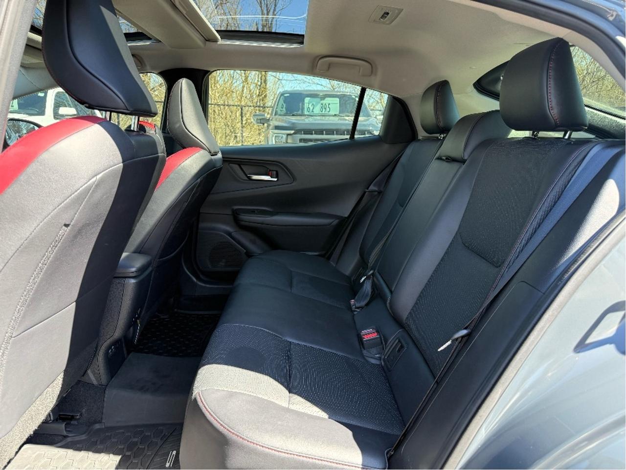 2024 Toyota Prius Prime XSE Premium LEATHER PANO ROOF ONE OWNER CLEAN Photo