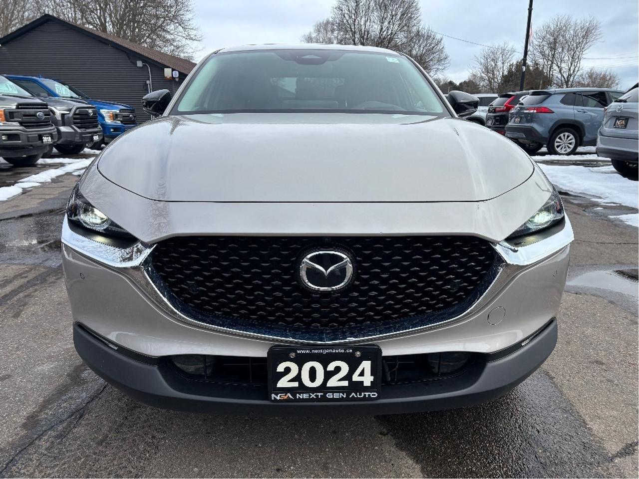 2024 Mazda CX-30 GT AWD LEATHER NAV ROOF CLEAN CARFAX Photo2