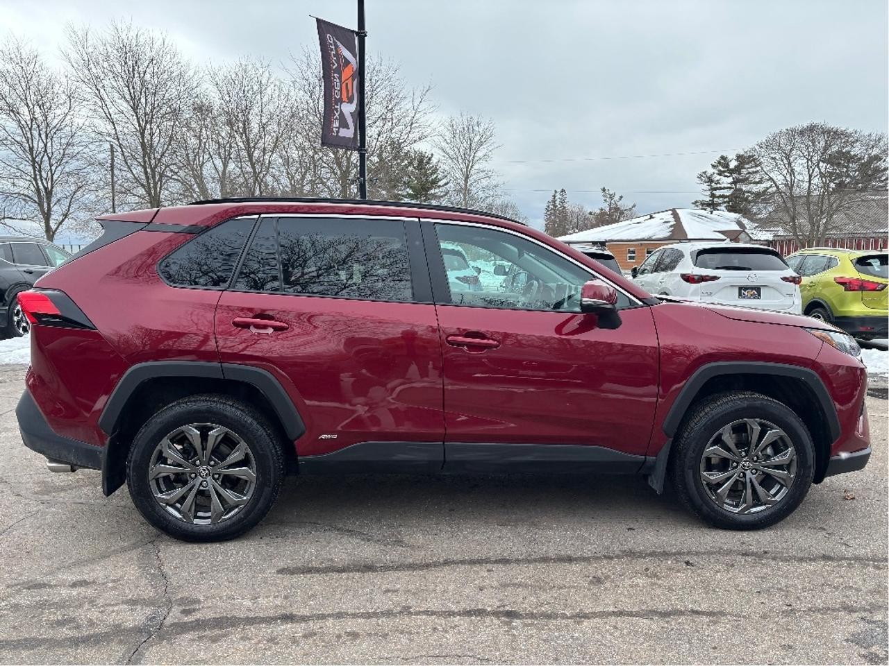 2024 Toyota RAV4 Hybrid XLE PREMIUM AWD LEATHER ROOF HEATED STEERING Photo