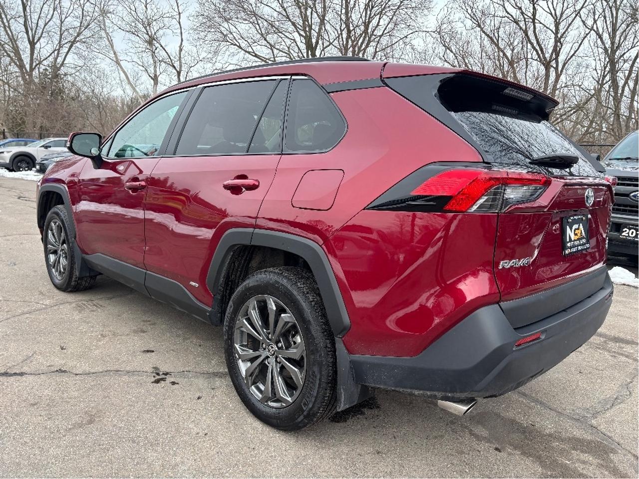 2024 Toyota RAV4 Hybrid XLE PREMIUM AWD LEATHER ROOF HEATED STEERING Photo