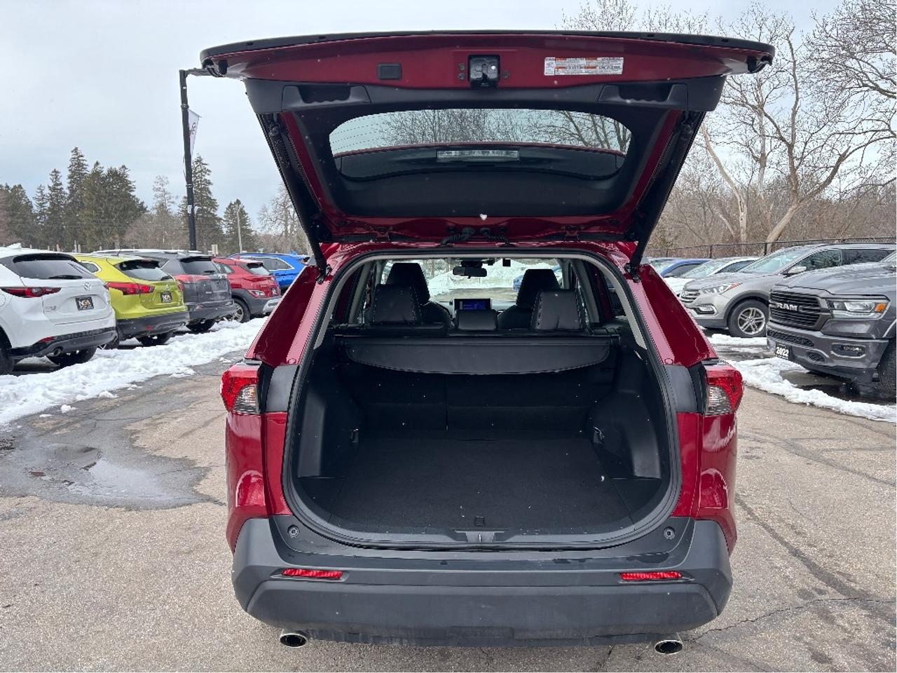 2024 Toyota RAV4 Hybrid XLE PREMIUM AWD LEATHER ROOF HEATED STEERING Photo