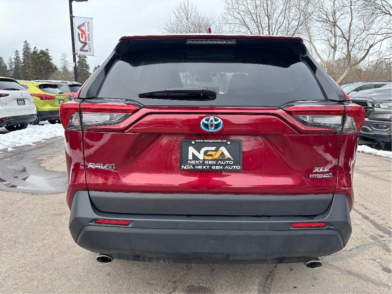 2024 Toyota RAV4 Hybrid XLE PREMIUM AWD LEATHER ROOF HEATED STEERING Photo