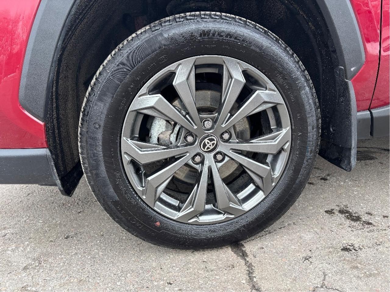 2024 Toyota RAV4 Hybrid XLE PREMIUM AWD LEATHER ROOF HEATED STEERING Photo