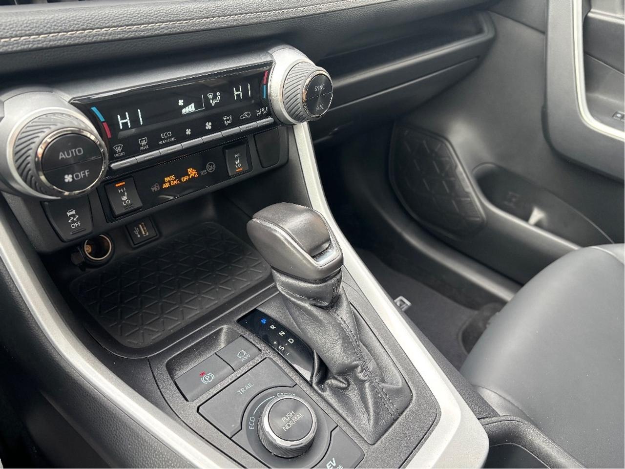 2024 Toyota RAV4 Hybrid XLE PREMIUM AWD LEATHER ROOF HEATED STEERING Photo