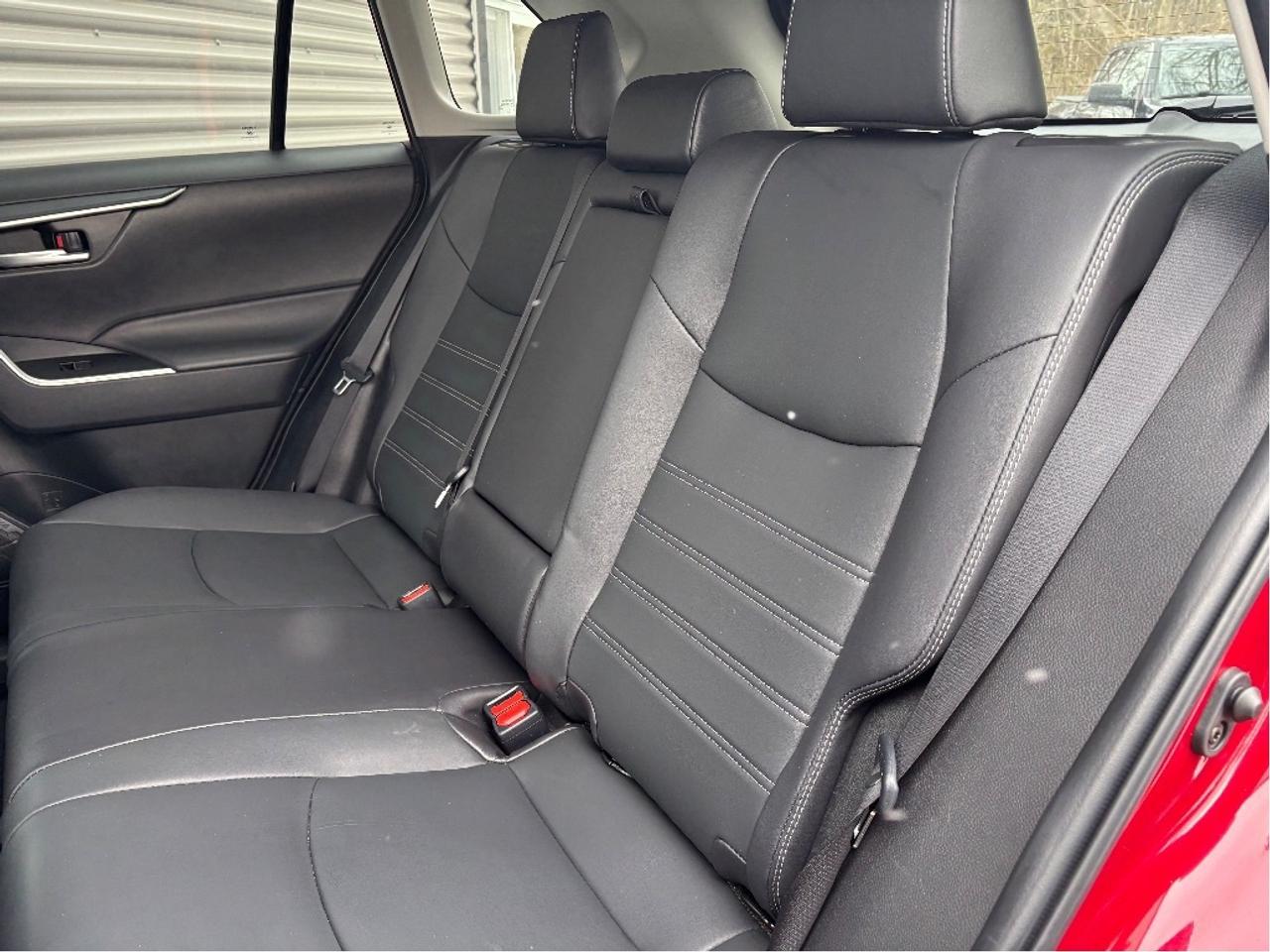 2024 Toyota RAV4 Hybrid XLE PREMIUM AWD LEATHER ROOF HEATED STEERING Photo