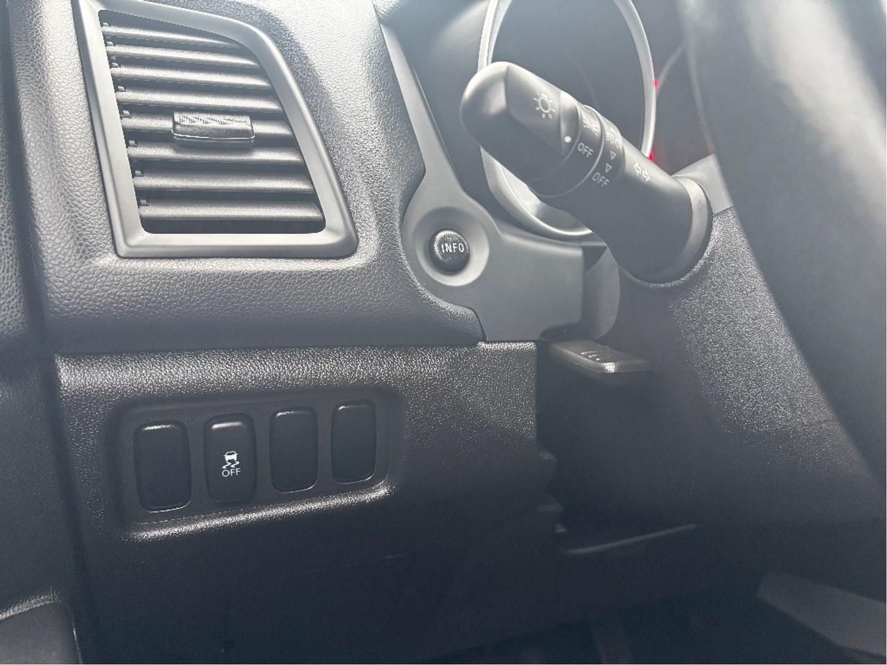 2014 Mitsubishi RVR SE Photo