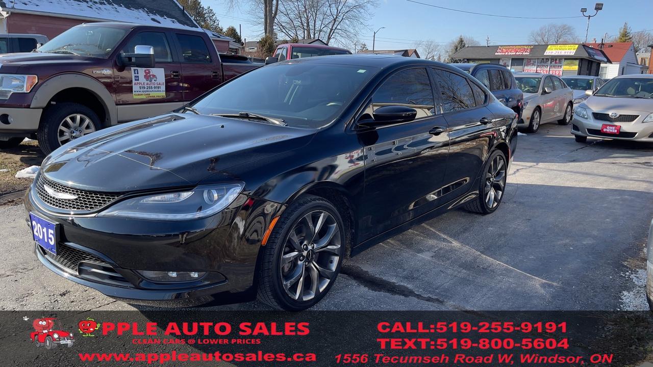 2015 Chrysler 200 S Photo0