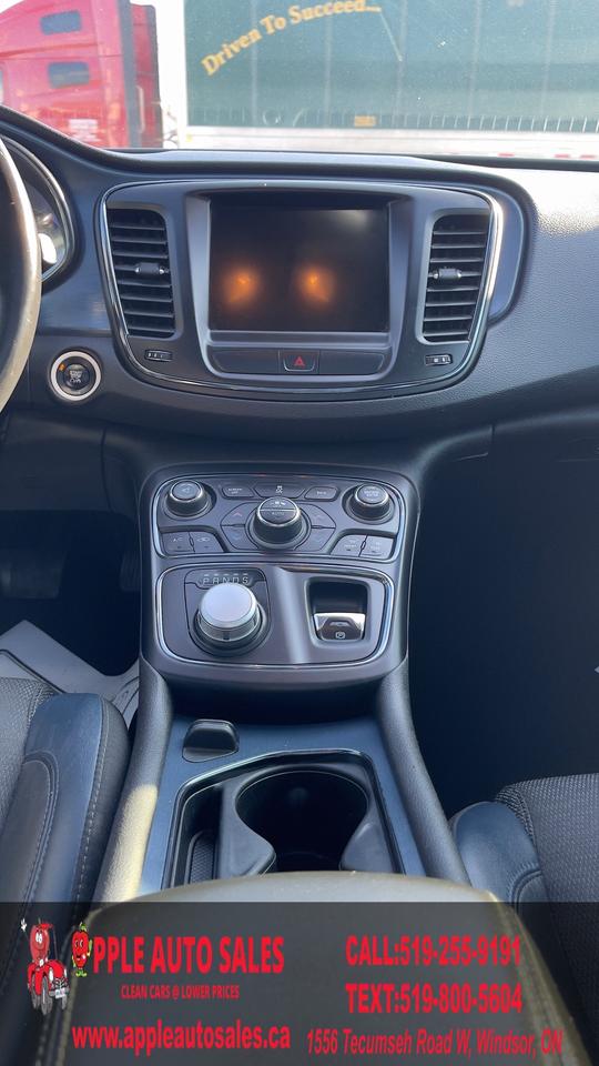 2015 Chrysler 200 S Photo