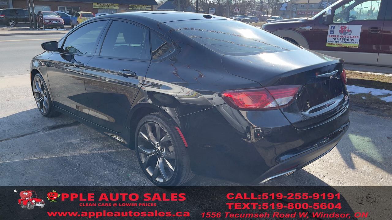 2015 Chrysler 200 S Photo