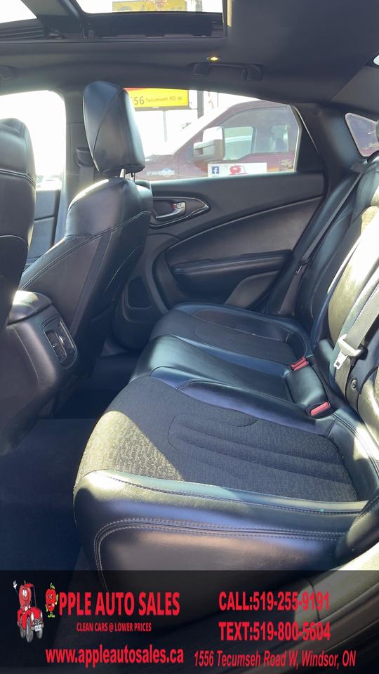 2015 Chrysler 200 S Photo