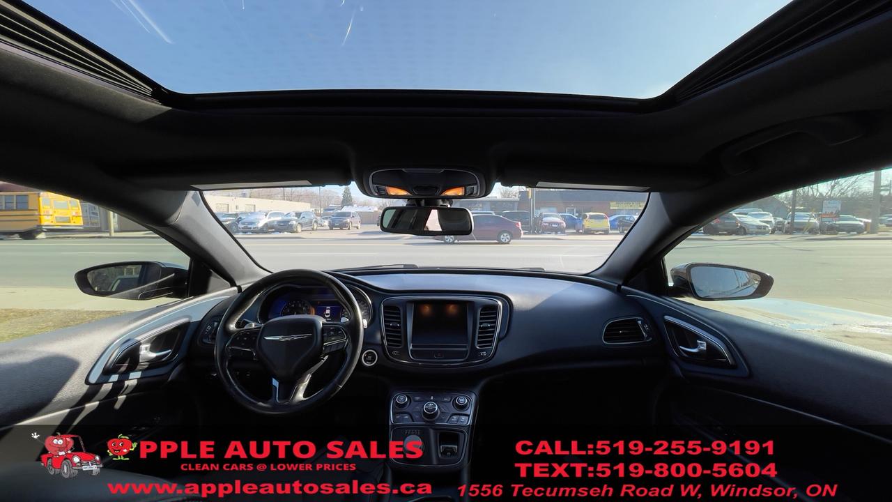 2015 Chrysler 200 S Photo