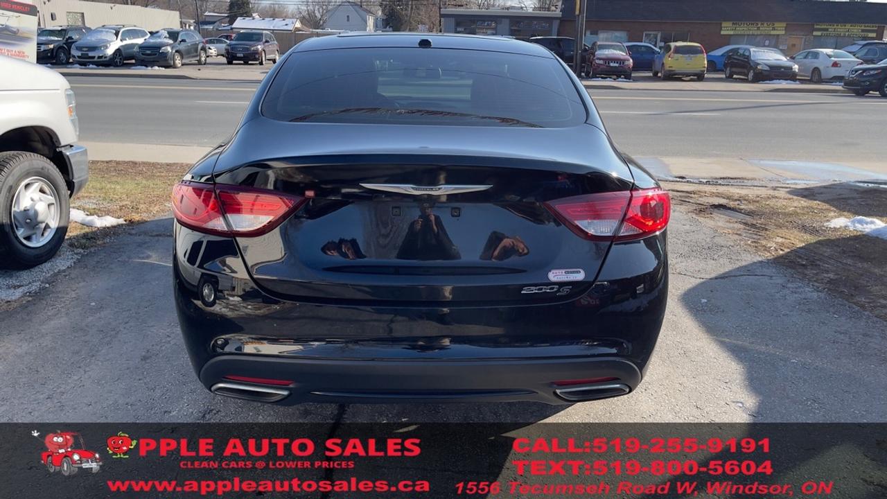 2015 Chrysler 200 S Photo