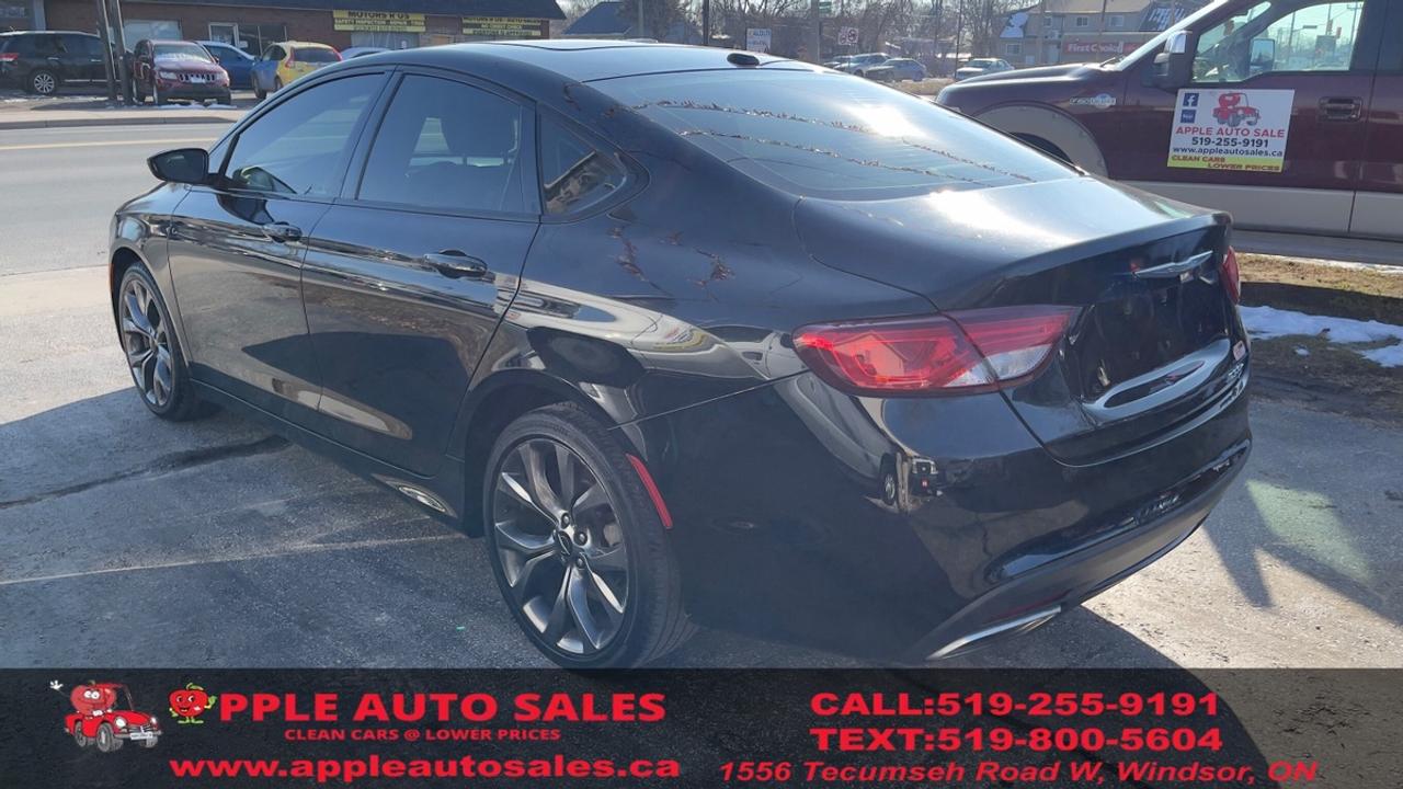 2015 Chrysler 200 S Photo