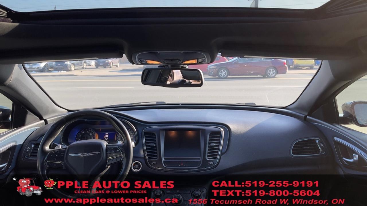 2015 Chrysler 200 S Photo