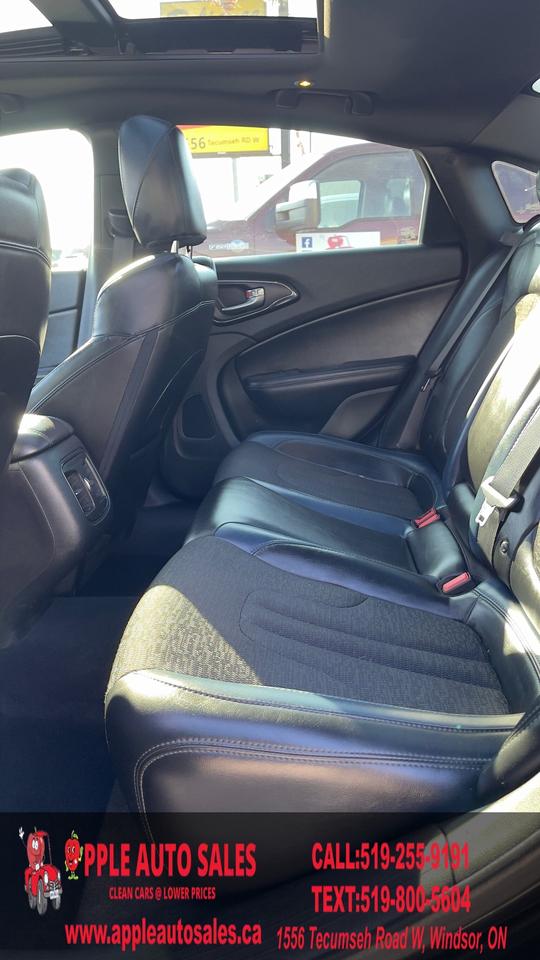 2015 Chrysler 200 S Photo