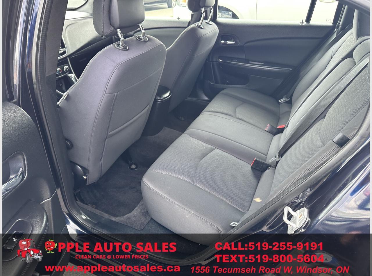 2012 Chrysler 200 LX Photo