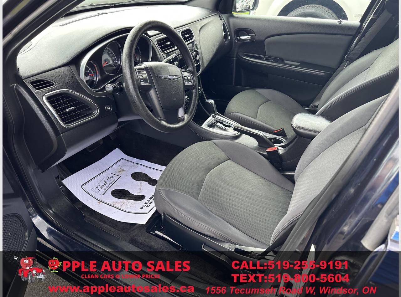 2012 Chrysler 200 LX Photo