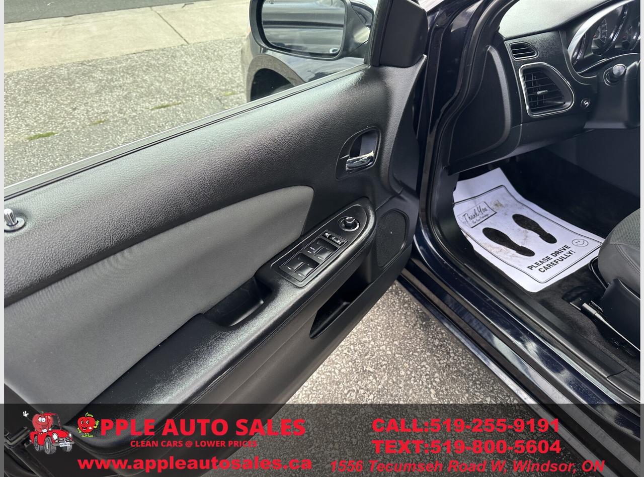 2012 Chrysler 200 LX Photo